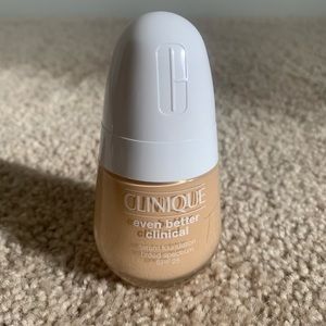 Clinique Even Better Clinical Serum Foundation Broad Spectrum SPF 25